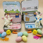 🔥 50% OFF! 🎁 Bunny Mummy & Baby Plush Pocket Tin – Handmade Easter Collectible with Cozy Blanket (Pink/Blue Ears) 🐇🎁